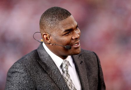 Keyshawn Johnson poses for a picture.